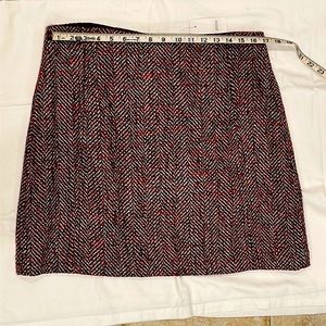 Loft skirt sz 14, new w tags, lined. Herringbone pattern w white, black + red.
